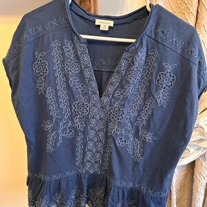 Beautiful and in great condition. Sleeveless